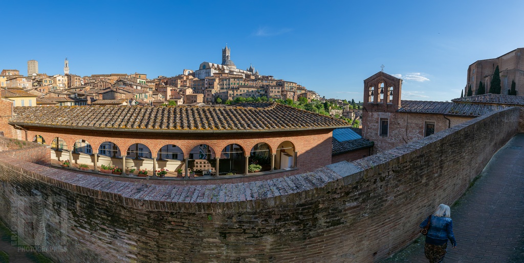 20240510-Toscane - Sienne (2024-05-10) - 010-cr2-DxO_DeepPRIME XD2-Panorama - Logo EA-Export logo bas gauche 1920x1080-2.jpg