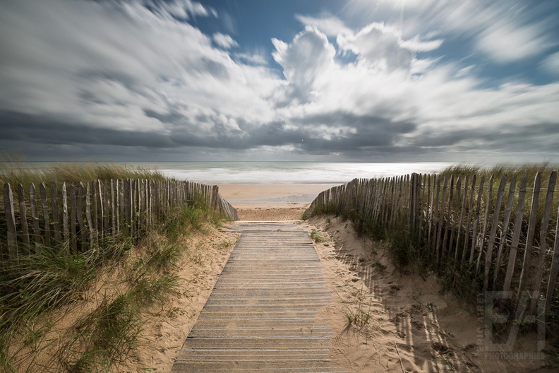 St Gilles Croix de Vie - La plage (2016-06-14) - 017 () - LOGO 1024.jpg